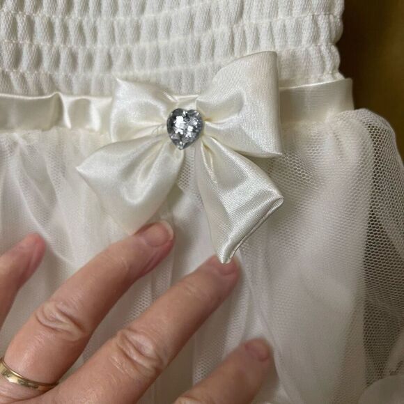 Two 18M dresses by OshKosh and Nannette baby. - Picture 10 of 12